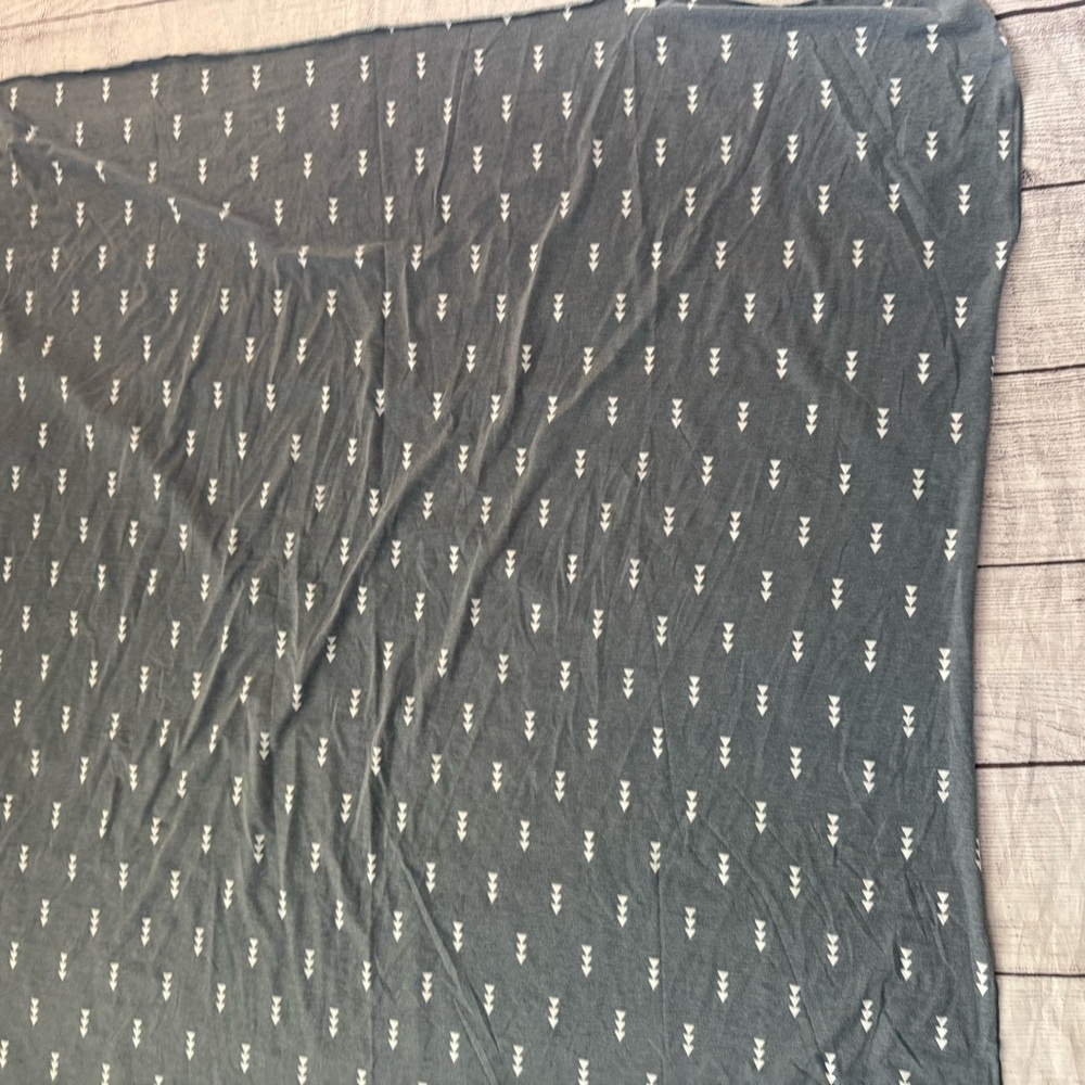 Copper Pearl blue gray arrow baby crib blanket 45 inches by 45.5 inches - Picture 7 of 12